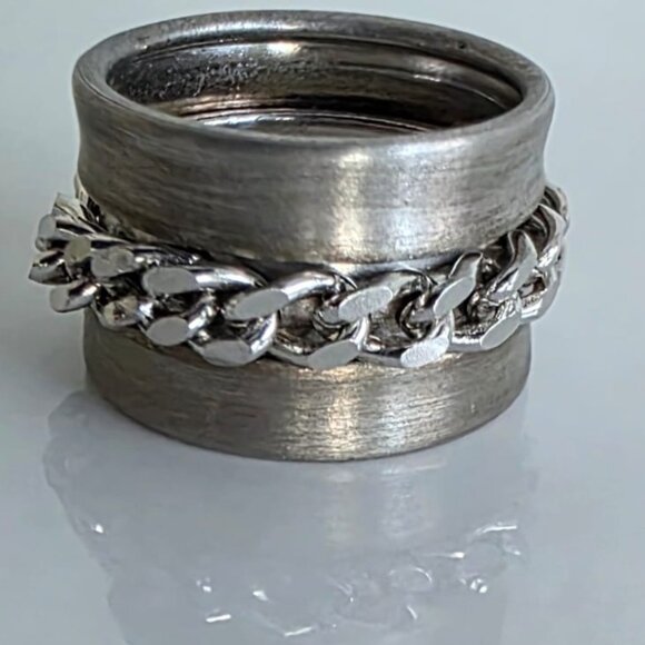 RING WITH CHAIN ACCENT! - Picture 2 of 5